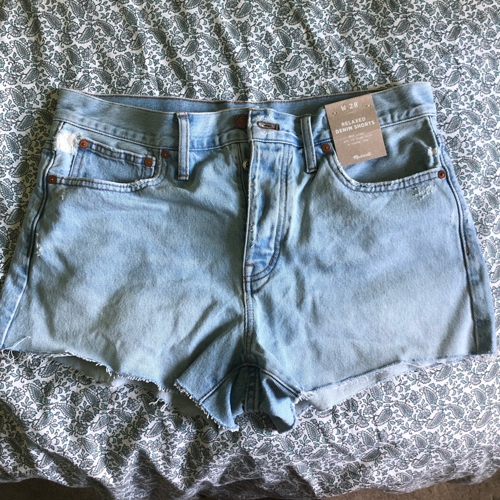 Relaxed denim shorts in cedarcroft wash